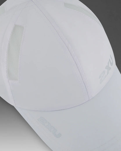 Constructed from a lightweight, fast-drying fabric, the 2XU Run Cap has you covered in all conditions.