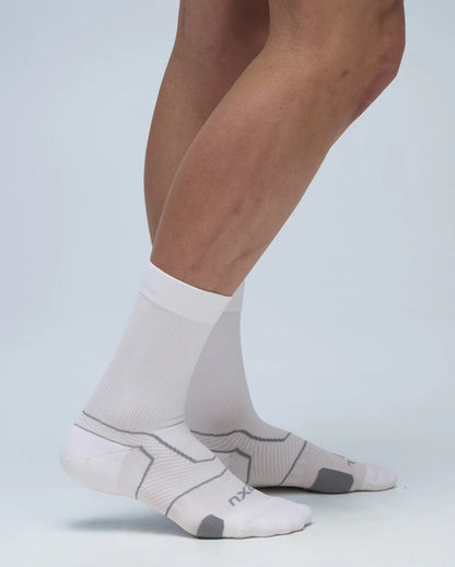 3.25mm maximum cushioning absorbs impact
X-LOCK support system reduces blistering
Advanced plantar fascia and arch support
Anti-abrasion seamless toe construction
Moisture-wicking and quick to dry
No logos, great for school sport