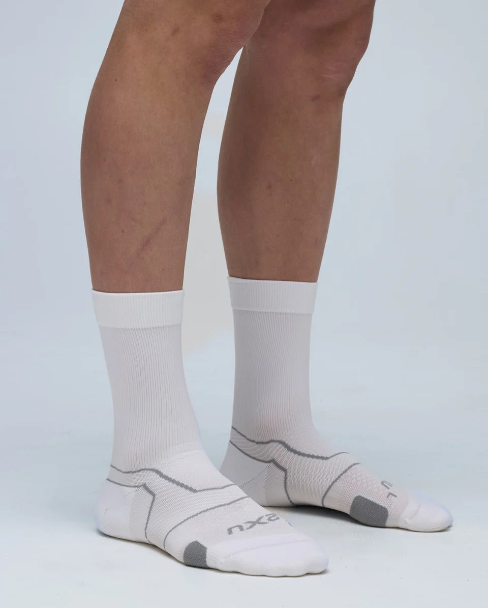 3.25mm maximum cushioning absorbs impact
X-LOCK support system reduces blistering
Advanced plantar fascia and arch support
Anti-abrasion seamless toe construction
Moisture-wicking and quick to dry
No logos, great for school sport
