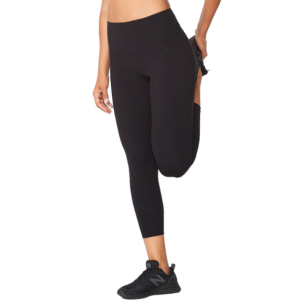 The Fitness Hi-Rise 7/8 Compression Tights provide mild compression support for light exercise or all-day wear. This new model from 2XU delivers a sculpted, flattering shape to keep you covered and comfortable. Graduated compression promotes circulation for an efficient warm-up and a faster recovery post-exercise.