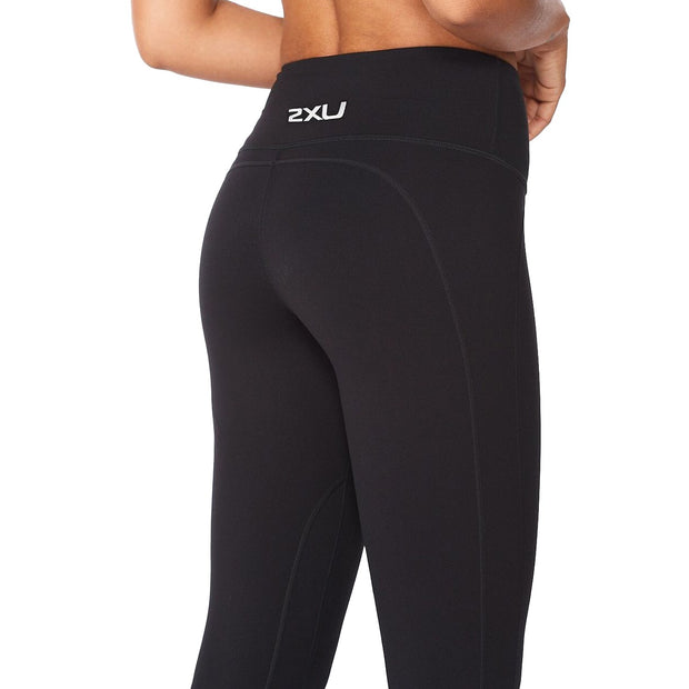 The Fitness Hi-Rise 7/8 Compression Tights provide mild compression support for light exercise or all-day wear. This new model from 2XU delivers a sculpted, flattering shape to keep you covered and comfortable. Graduated compression promotes circulation for an efficient warm-up and a faster recovery post-exercise.