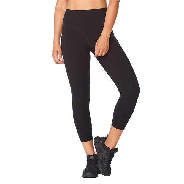 The Fitness Hi-Rise 7/8 Compression Tights provide mild compression support for light exercise or all-day wear. This new model from 2XU delivers a sculpted, flattering shape to keep you covered and comfortable. Graduated compression promotes circulation for an efficient warm-up and a faster recovery post-exercise.