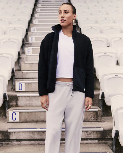 Midweight modal blend fabric
Slinky soft, smooth, and comfortable
Sweat-wicking and quick to dry
4-way stretch for max movement
Wide leg cut with slanted side-pockets