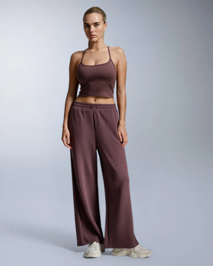The Wonderluxe Sand Washed Wide Leg Pants are not just soft, they’re the perfect mix of relaxed and refined. The kind of pants you can stretch in, step out in, or spend the whole weekend in without missing a beat.