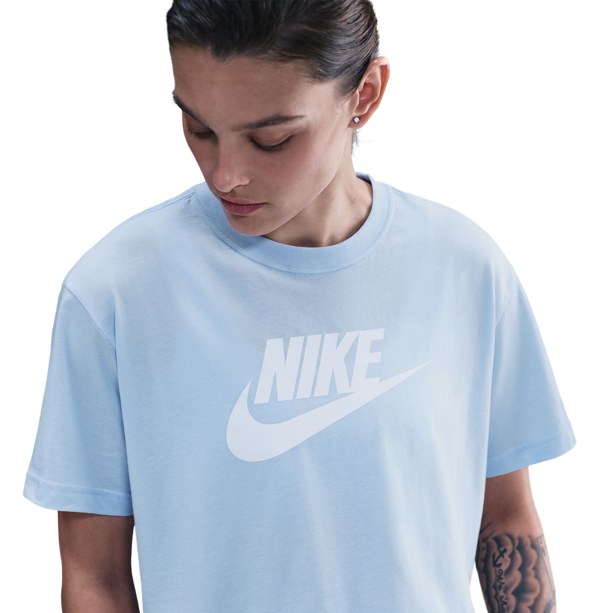 The Nike Sportswear Essential T-Shirt sets you up with soft cotton jersey and a cropped hem.