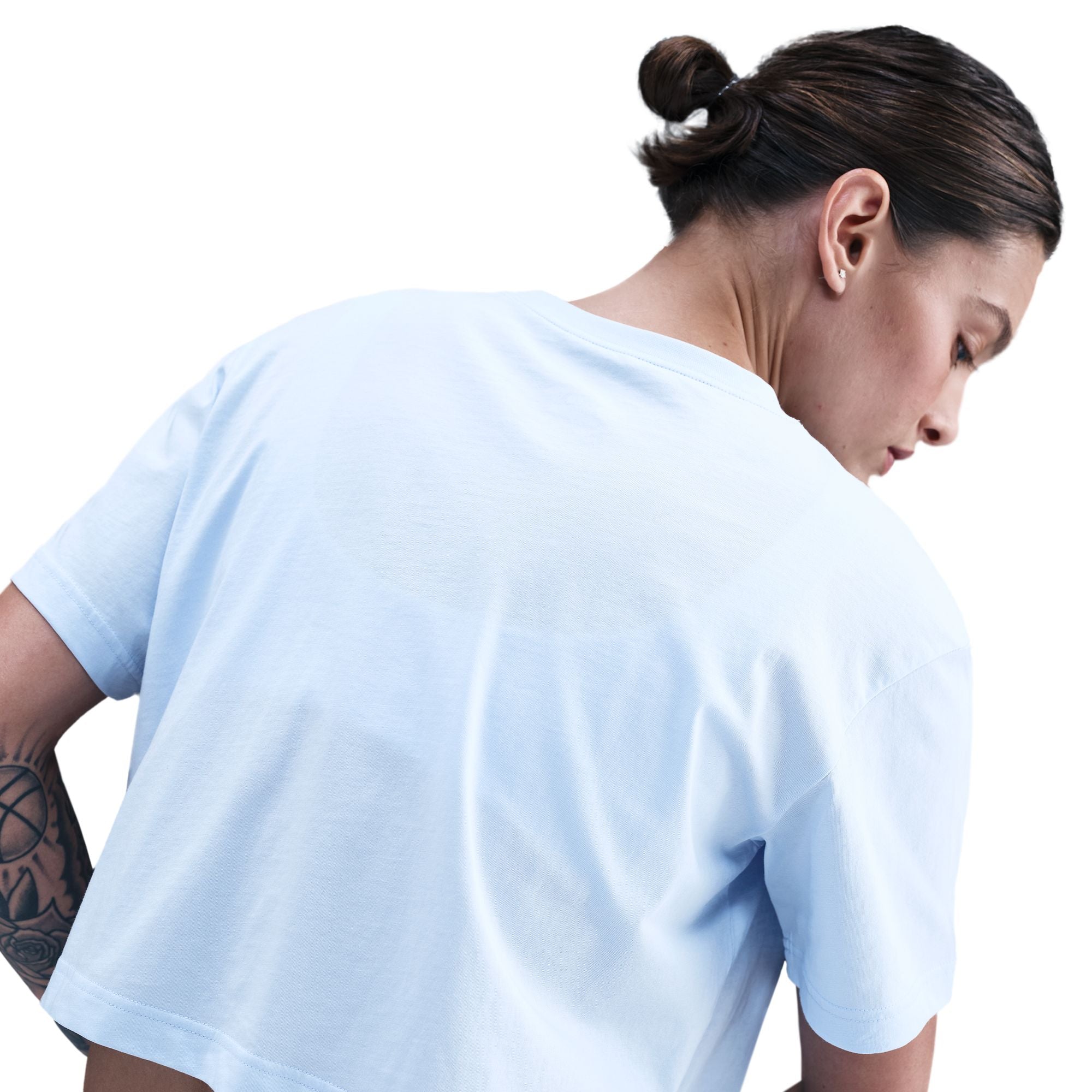 The Nike Sportswear Essential T-Shirt sets you up with soft cotton jersey and a cropped hem.
