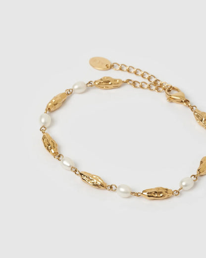A true standout piece, Mimi seamlessly blends timeless elegance with modern sophistication, making it the ideal accessory for every occasion.