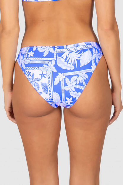 Regular coverage
Side cut out detailing
Fabric: 91% Polyamide 9% Elastane
Fabric: Developed in Italy
Designed and Made in Australia 