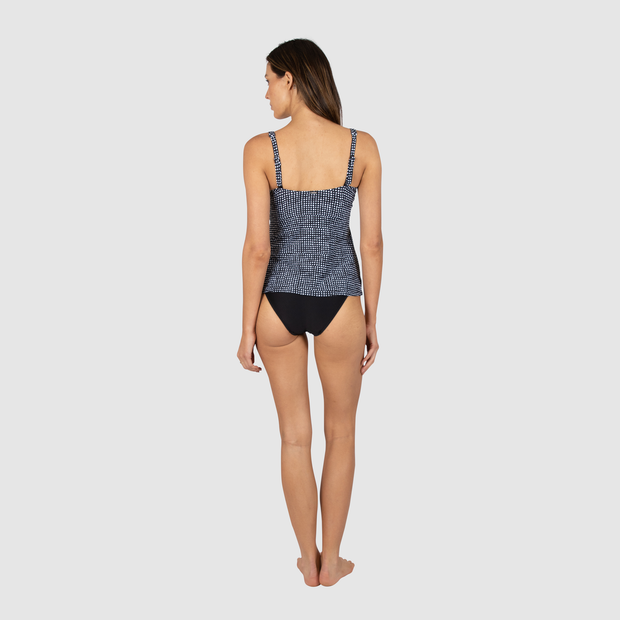 Introducing the Marilyn D/E Wrap Singlet, crafted for both style and support. Featuring underwire shelf support and Lycra cup support, it ensures a comfortable and flattering fit. With an elegantly dipped back and adjustable straps, this singlet offers a tailored, adjustable experience for your beach outings.