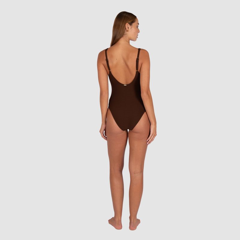 Best suited for C to DD cup sizes
Longline cut for a smooth, elongating silhouette
Boning for gentle structure and a sculpted shape
Soft removable cups for contouring and shaping
Low scoop back for a modern, feminine finish
Gold luxe trim for an elevated, fashion-forward finish
Adjustable straps for a personalised fit