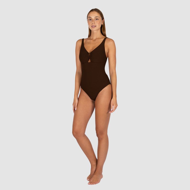 Best suited for C to DD cup sizes
Longline cut for a smooth, elongating silhouette
Boning for gentle structure and a sculpted shape
Soft removable cups for contouring and shaping
Low scoop back for a modern, feminine finish
Gold luxe trim for an elevated, fashion-forward finish
Adjustable straps for a personalised fit