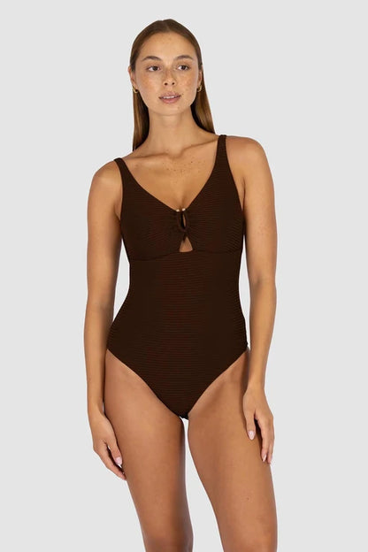 Best suited for C to DD cup sizes
Longline cut for a smooth, elongating silhouette
Boning for gentle structure and a sculpted shape
Soft removable cups for contouring and shaping
Low scoop back for a modern, feminine finish
Gold luxe trim for an elevated, fashion-forward finish
Adjustable straps for a personalised fit