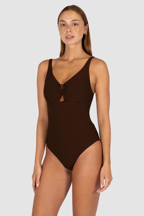 Best suited for C to DD cup sizes
Longline cut for a smooth, elongating silhouette
Boning for gentle structure and a sculpted shape
Soft removable cups for contouring and shaping
Low scoop back for a modern, feminine finish
Gold luxe trim for an elevated, fashion-forward finish
Adjustable straps for a personalised fit