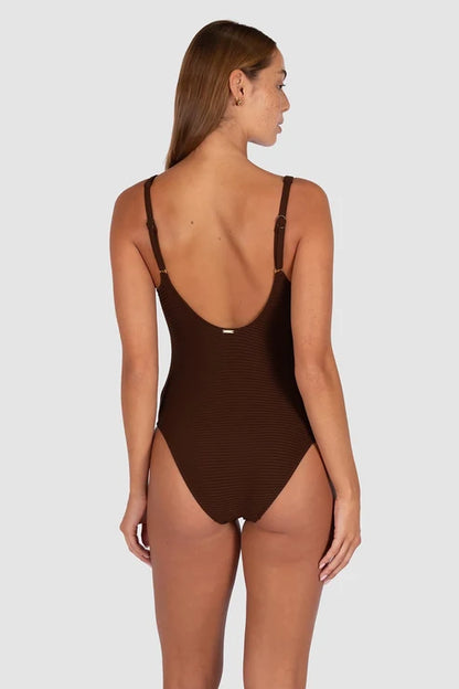 Best suited for C to DD cup sizes
Longline cut for a smooth, elongating silhouette
Boning for gentle structure and a sculpted shape
Soft removable cups for contouring and shaping
Low scoop back for a modern, feminine finish
Gold luxe trim for an elevated, fashion-forward finish
Adjustable straps for a personalised fit