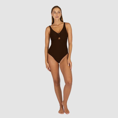Best suited for C to DD cup sizes
Longline cut for a smooth, elongating silhouette
Boning for gentle structure and a sculpted shape
Soft removable cups for contouring and shaping
Low scoop back for a modern, feminine finish
Gold luxe trim for an elevated, fashion-forward finish
Adjustable straps for a personalised fit