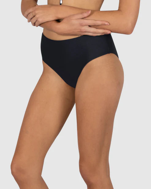 Baku's Rococco Mid Pant features a mid-high waist with tummy control for support. It has a full coverage bottom. Rococco is a luxury textural fabrication from Spain that is buttery soft, yet sophisticated and structured