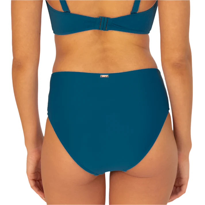Baku's Rococco Mid Pant features a mid-high waist with tummy control for support. It has a full coverage bottom. Rococco is a luxury textural fabrication from Spain that is buttery soft, yet sophisticated and structured.
