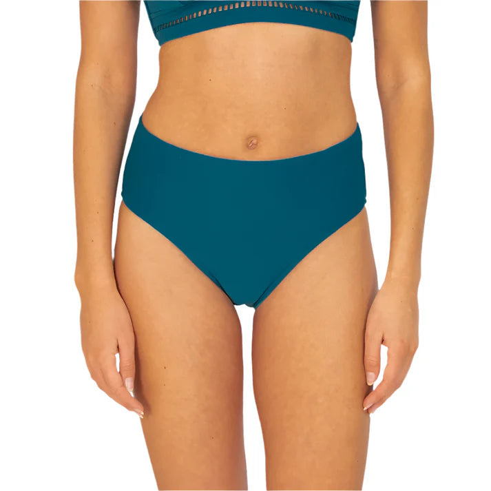 Baku's Rococco Mid Pant features a mid-high waist with tummy control for support. It has a full coverage bottom. Rococco is a luxury textural fabrication from Spain that is buttery soft, yet sophisticated and structured.