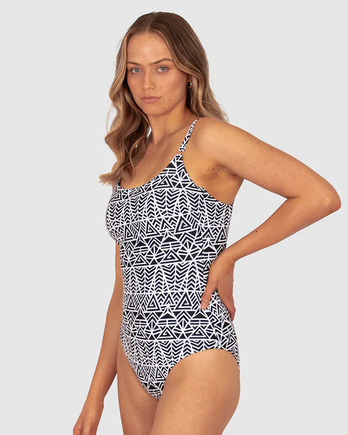 Baku's Zazu D-E Cup One Piece Swimsuit features hidden underwire with power mesh stability, side boning, shelf support and soft edge front. It has adjustable straps guarantee a comfy and confident fit, fully lined and tummy control.