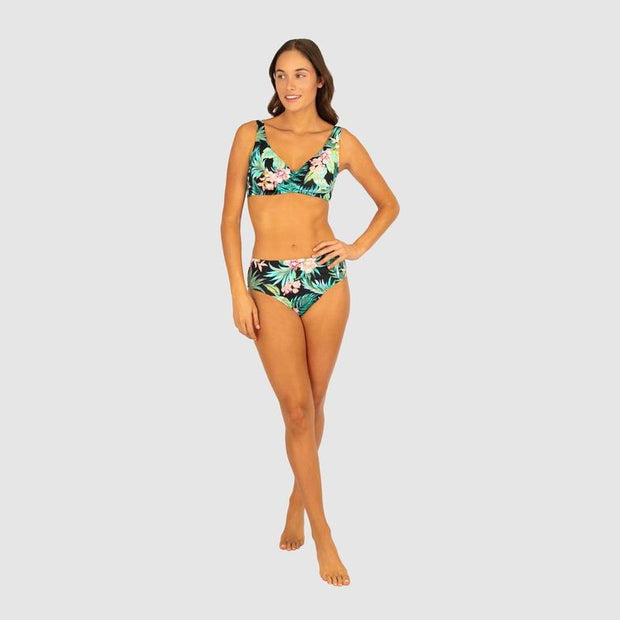 Baku's Bermuda Mid Bikini Pant features a mid-high flattering waist, with a full coverage bottom. Bermuda is an ultra-saturated tropical vibe, inspired by the palm trees, local floral displays and clear blue waters of idyllic summer getaways.