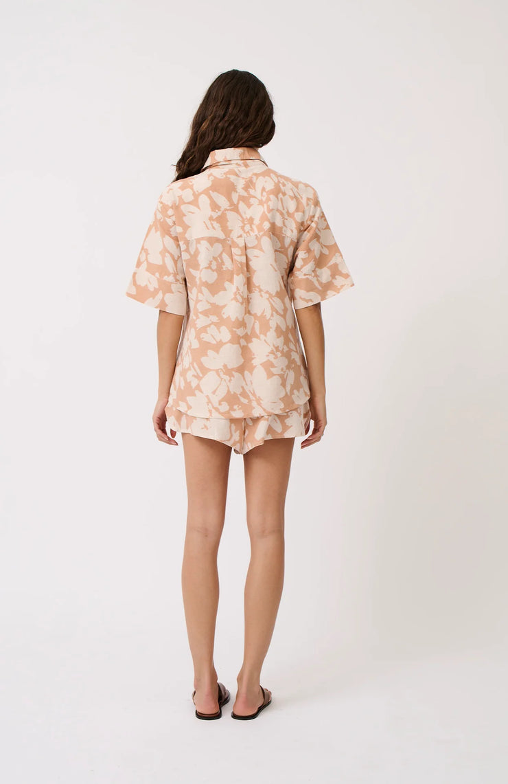 Relaxed, pull on style short
Elasticated waistband
Cotton Rami fabric
Colour: Floral Sand feature print
Steph is 170cm and wears a size small
Bask Resort 2024 Collection