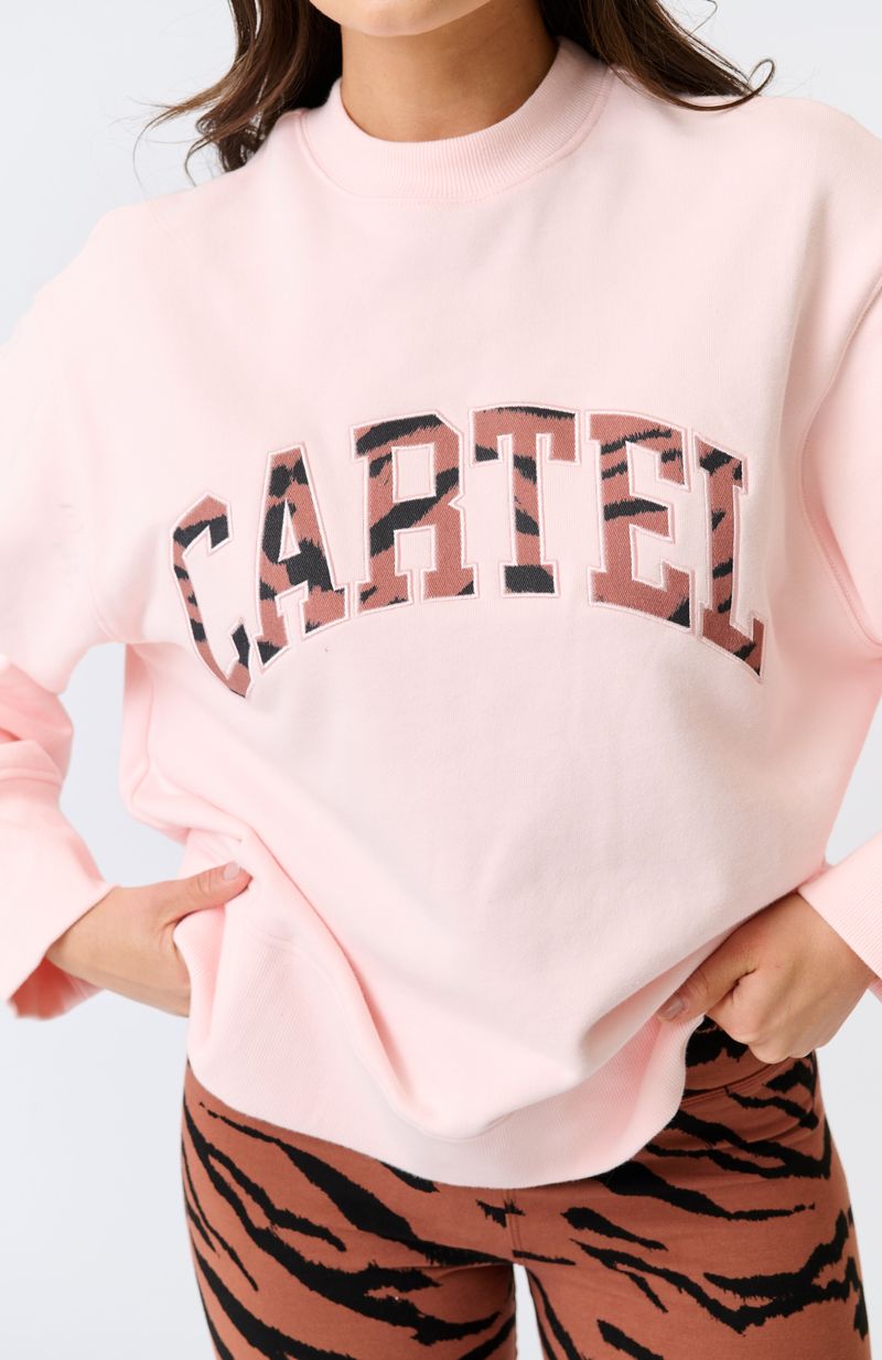 Hip length, relaxed fit sweater
Dropped shoulder gives an effortless look
Ribbed neckline, sleeve cuffs and waistband
Oversized, wide sleeve and cuff
Large Rust Zebra Leppard filled collegiate logo with pink embroidery
100% cotton terry fabric