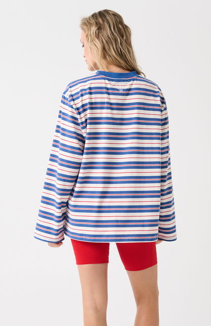 Boxy-fit T-Shirt&nbsp;
Long Sleeve
Straight hemline
Contrast neck binding
Embroidered monogram logo at the back neck
100% Cotton Jersey Fabric