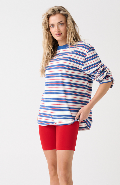Boxy-fit T-Shirt&nbsp;
Long Sleeve
Straight hemline
Contrast neck binding
Embroidered monogram logo at the back neck
100% Cotton Jersey Fabric