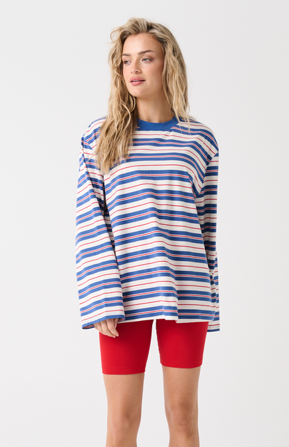 Boxy-fit T-Shirt&nbsp;
Long Sleeve
Straight hemline
Contrast neck binding
Embroidered monogram logo at the back neck
100% Cotton Jersey Fabric