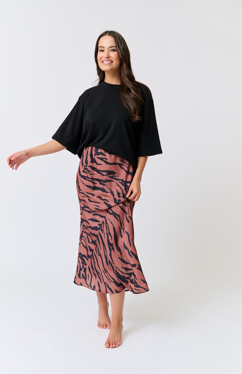 Bias cut slip skirt
Concealed elastic waistband
Ankle length hemline
Cartel & Willow exclusive 'Zebra' print in rust
60% Curpo, 40% Viscose fabric