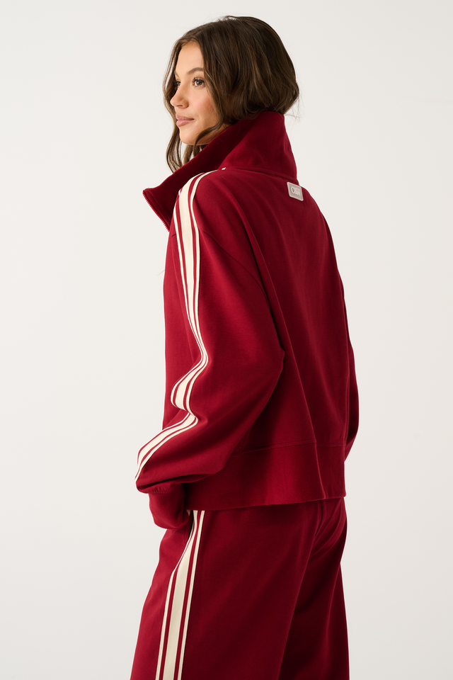 Zip-up Sweater with ribbed bib panel and oversized collar
Relaxed fit throughout the body
Wide width ribbed sleeve cuffs and hemline
Contrast stripe tape along outer sleeve
Frosted C&W rubber logo on back 