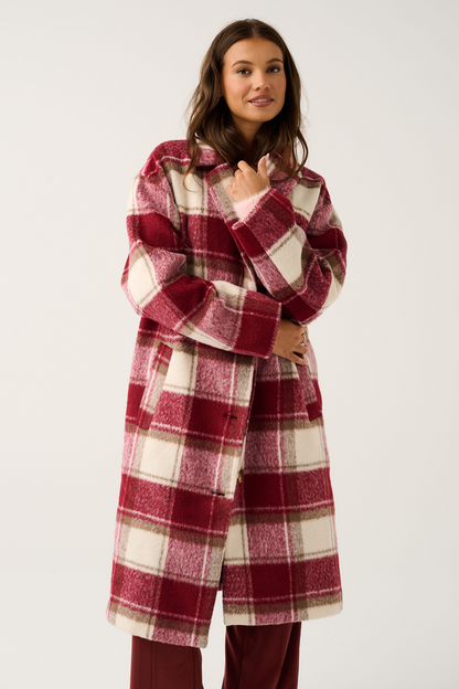 Longline coat
Lapel collar
Functional button front closure
Hip pockets
back hem vent
fully lined