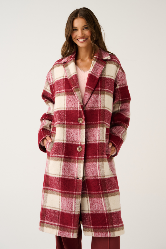 Longline coat
Lapel collar
Functional button front closure
Hip pockets
back hem vent
fully lined