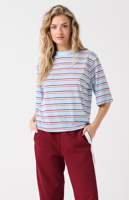 Elasticated waist, pull on pant
Flat waistband
Inseam hip pockets
Contrast white side stripe along outer leg
Leg split at hemline