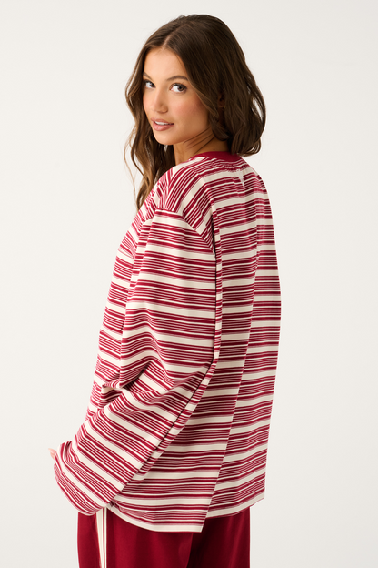 Boxy-fit T-shirt

Long Sleeve

straight hemline

Contrast neck binding

Embroidered monogram logo at the back neck