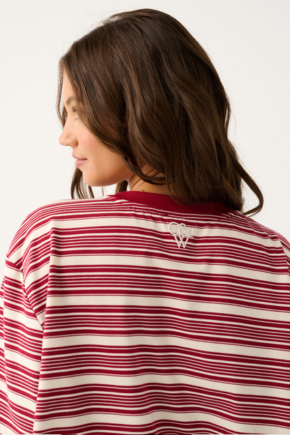 Boxy-fit T-shirt

Long Sleeve

straight hemline

Contrast neck binding

Embroidered monogram logo at the back neck