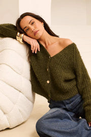  Relaxed fit, button front cardigan
• V neckline
• 5% Wool, 48% Recycled Polyester, 11% Acrylic, 36% Nylon

• Gold button detailing
• Ribbed cuffs and hem
• Samieka is 169cm and wears a size small
• Ivy League, Autumn 2025 collection 