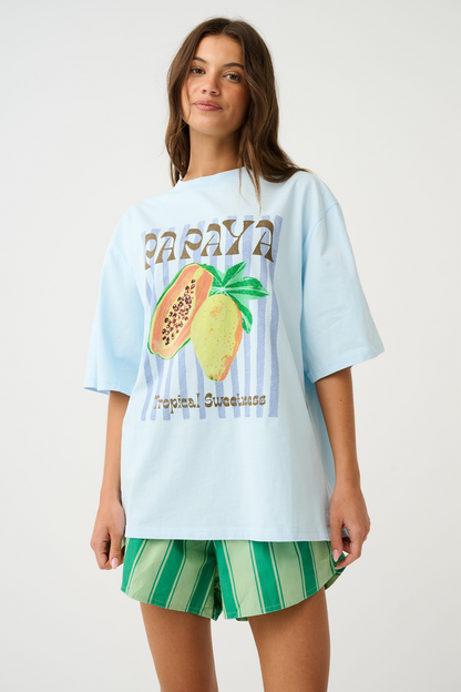 Boxy-fit T-Shirt 
Short Sleeve
Straight hemline
Large papaya graphic on the front
100% Cotton Jersey Fabric