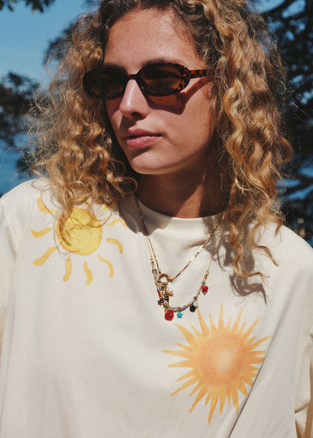 Boxy-fit T-Shirt 
Short Sleeve
Straight hemline
All over sun placement graphics
100% Cotton Jersey Fabric