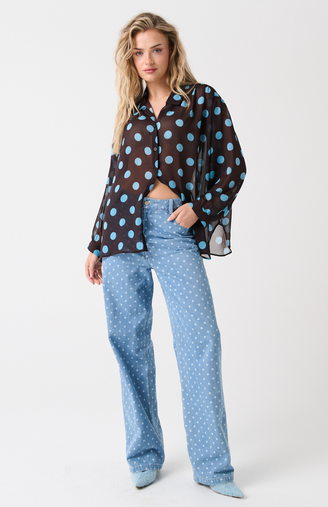 Oversized fit, button front shirt
Gathered shoulders for a full look
Full length sleeve with cuff
100% polyester sheer fabric