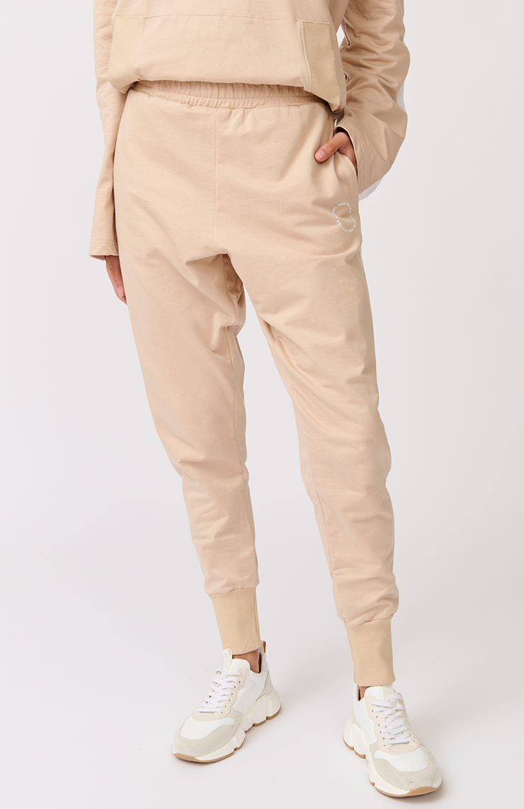 Relaxed fit, comfy, jogger style pant Elasticated waistband Scoop front pockets White stripe down the side leg Wide width ribbed ankle cuffs 1000% cotton terry fabric Nikki wears a size small and is 173cm tall