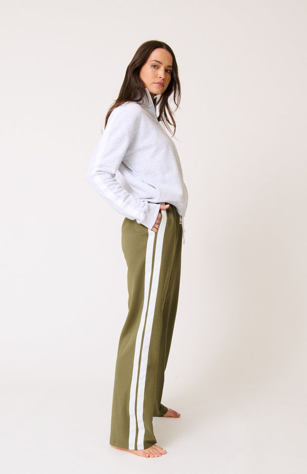 • Relaxed fit, zip front jacket
• 100% French Terry Cotton
• Drop shoulder
• Ribbed collar, cuffs and hem
• Grosgrain detailing along outer sleeves
• Samieka is 169cm and wears a size small

• Ivy League, Autumn 2025 collection 