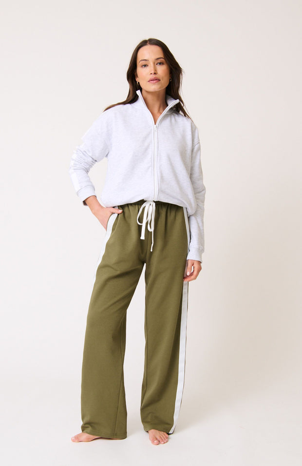 • Relaxed fit, zip front jacket
• 100% French Terry Cotton
• Drop shoulder
• Ribbed collar, cuffs and hem
• Grosgrain detailing along outer sleeves
• Samieka is 169cm and wears a size small

• Ivy League, Autumn 2025 collection 