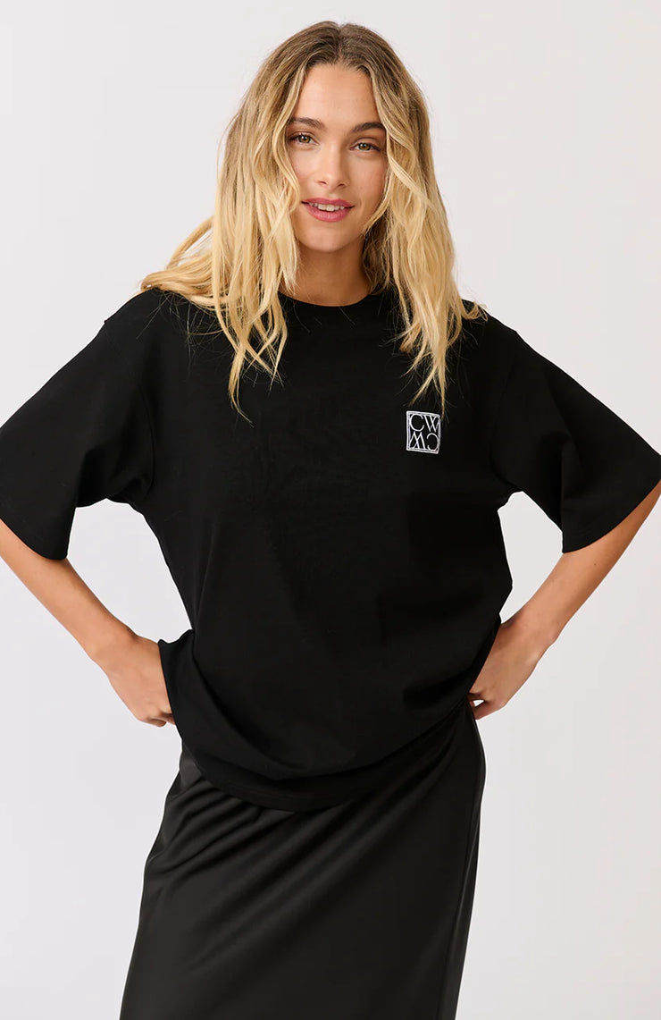 Boxy fit t-shirt
Short sleeve
Straight hemline
Monogram logo embroidered on the chest in white
93.2% cotton 6.8% spandex jersey fabric
Nikki wears a size small and is 173cm tall
Core collection