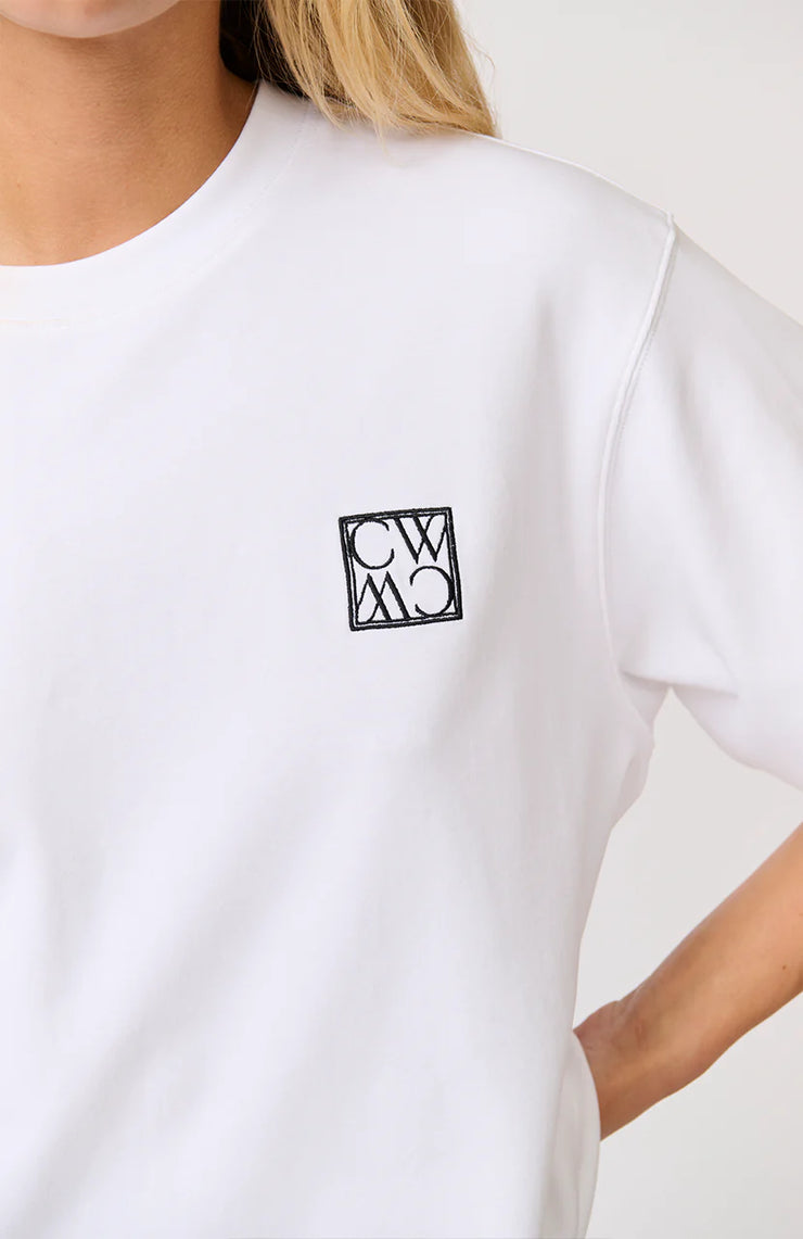 Boxy fit t-shirt
Short sleeve
Straight hemline
Monogram logo embroidered on the chest in black
93.2% cotton 6.8% spandex jersey fabric
Nikki wears a size small and is 173cm tall
Core collection