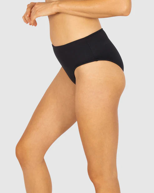 Baku's ECO Mid Bikini Pant features a mid-high flattering waist, with a full coverage bottom. Eco is our eco-friendly fabrication that is ultra-chlorine resistant, has high shaping power and comfort. It is UPF50+ rated and has high resistance to the damaging effects of sunscreen lotions, heat and repeated wear.