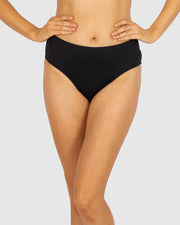 Baku's ECO Mid Bikini Pant features a mid-high flattering waist, with a full coverage bottom. Eco is our eco-friendly fabrication that is ultra-chlorine resistant, has high shaping power and comfort. It is UPF50+ rated and has high resistance to the damaging effects of sunscreen lotions, heat and repeated wear.
