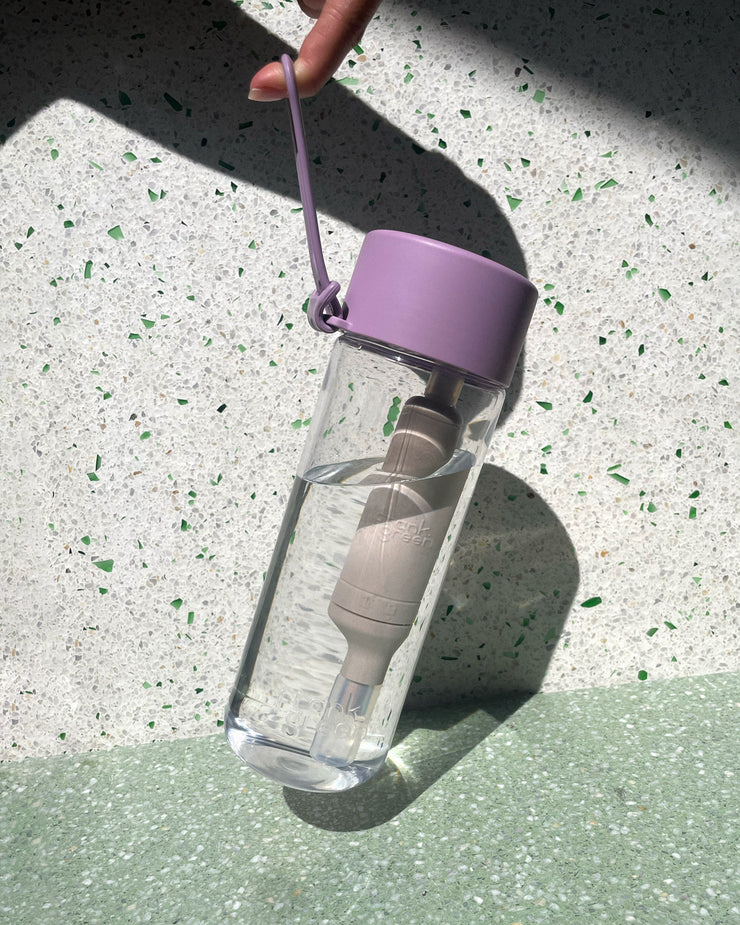 Fresh water, no fuss. The Water Purifying Carbon Filter Straw instantly enhances your drinking experience, reducing chlorine, odours and other impurities for fresher, cleaner-tasting water. Designed to fit your frank green Reusable Bottle with a Straw Lid, it’s easy to attach, effortless to replace, and works as you sip - at home, at the gym, or on the go.