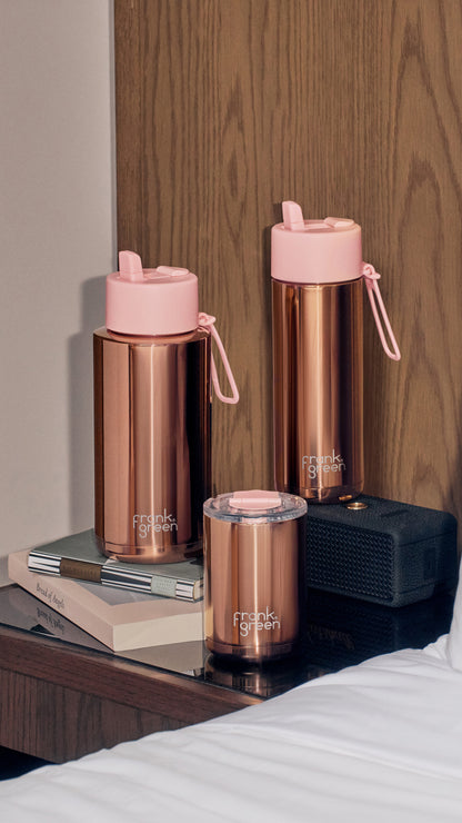 Triple-wall vacuum insulated to retain temperature
Ceramic-lined for pure flavour, no metallic aftertaste!
Made to fit seamlessly in your hand and cup holder
Leak-resistant seal for peace of mind on the go&nbsp;
Magnetic security keeps hinge lid firmly in place&nbsp;

Crafted from a minimum of 90% recycled stainless steel&nbsp;
100% BPA-free and made from premium materials