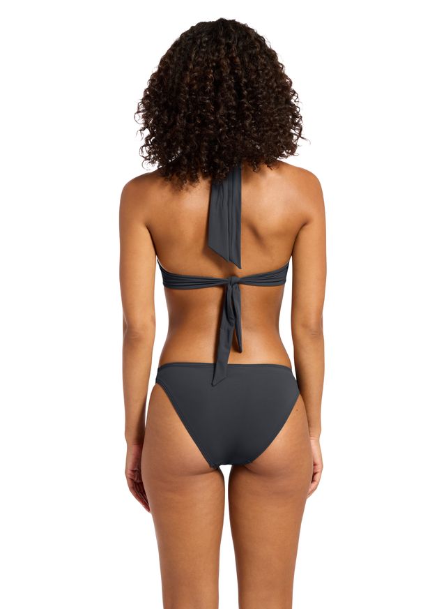 Recycled matte fabric base.
Best suited to a C – D cup.
Removable cups for shape and support.
We recommend sizing up for more coverage.
Side boning for shape definition.
Tie back for fit versatility.